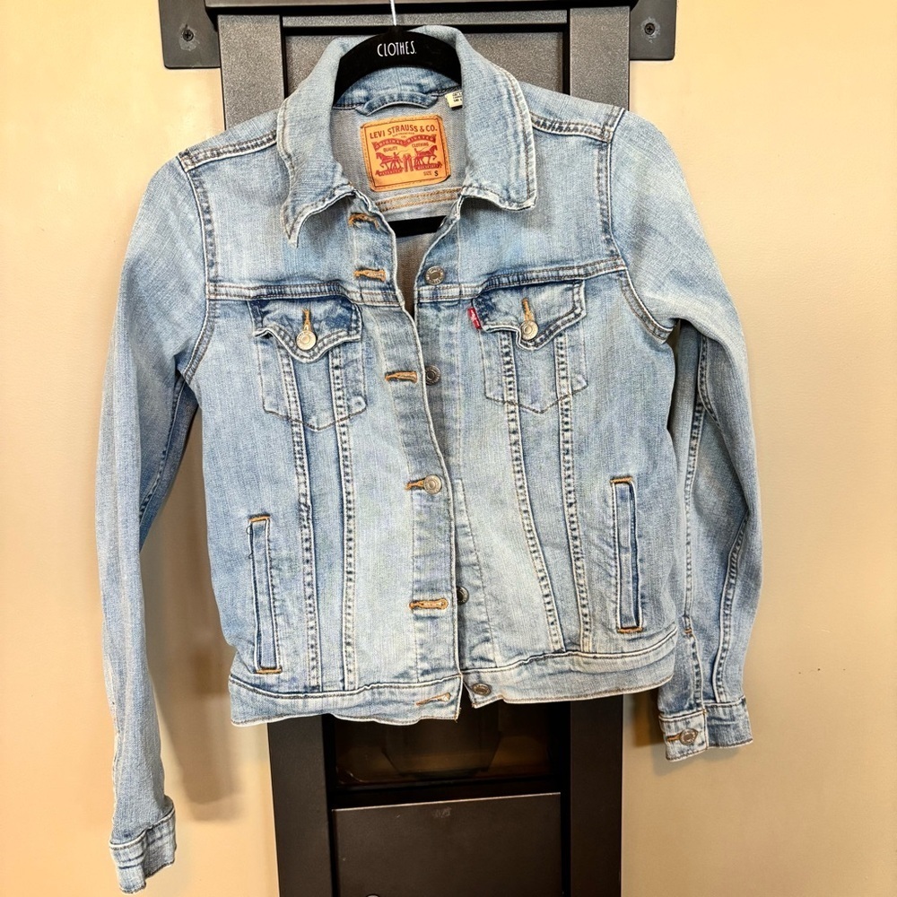 Levi’s Women’s Blue Jean Trucker Jacket - size S
